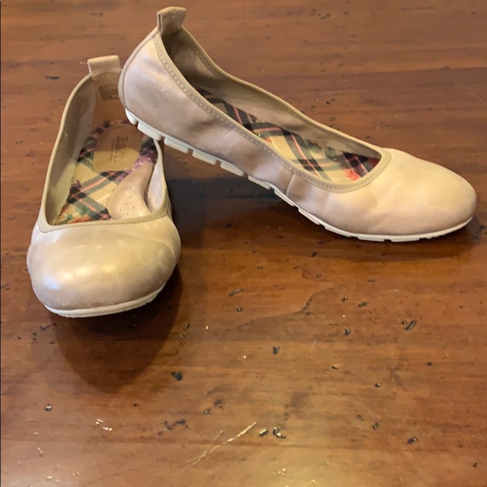 Born Comfort Flats 9M Very soft leather